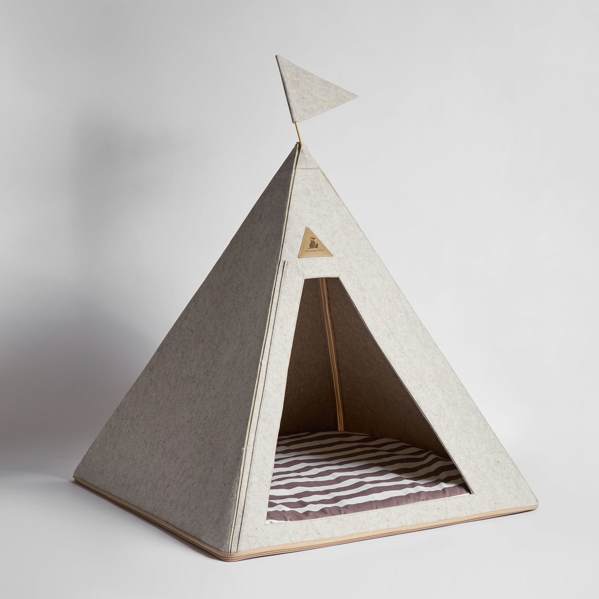Nooee Pet Teepee Bailey cat and small dog bed, side angle