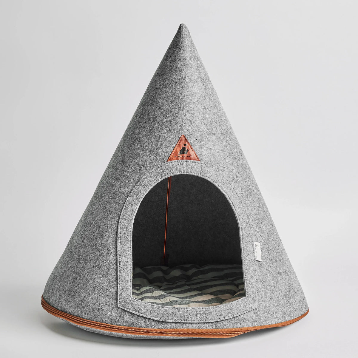Nooee Pet Cave Harry XXL in Gray, front view with arched door and striped cushion