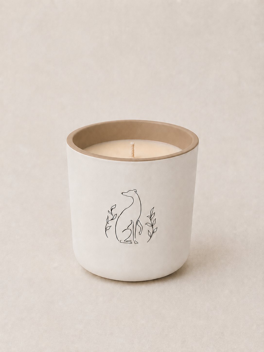 Bougie Poochie Unconditional Love non-toxic candle for dog and cat owners in a white ceramic vessel