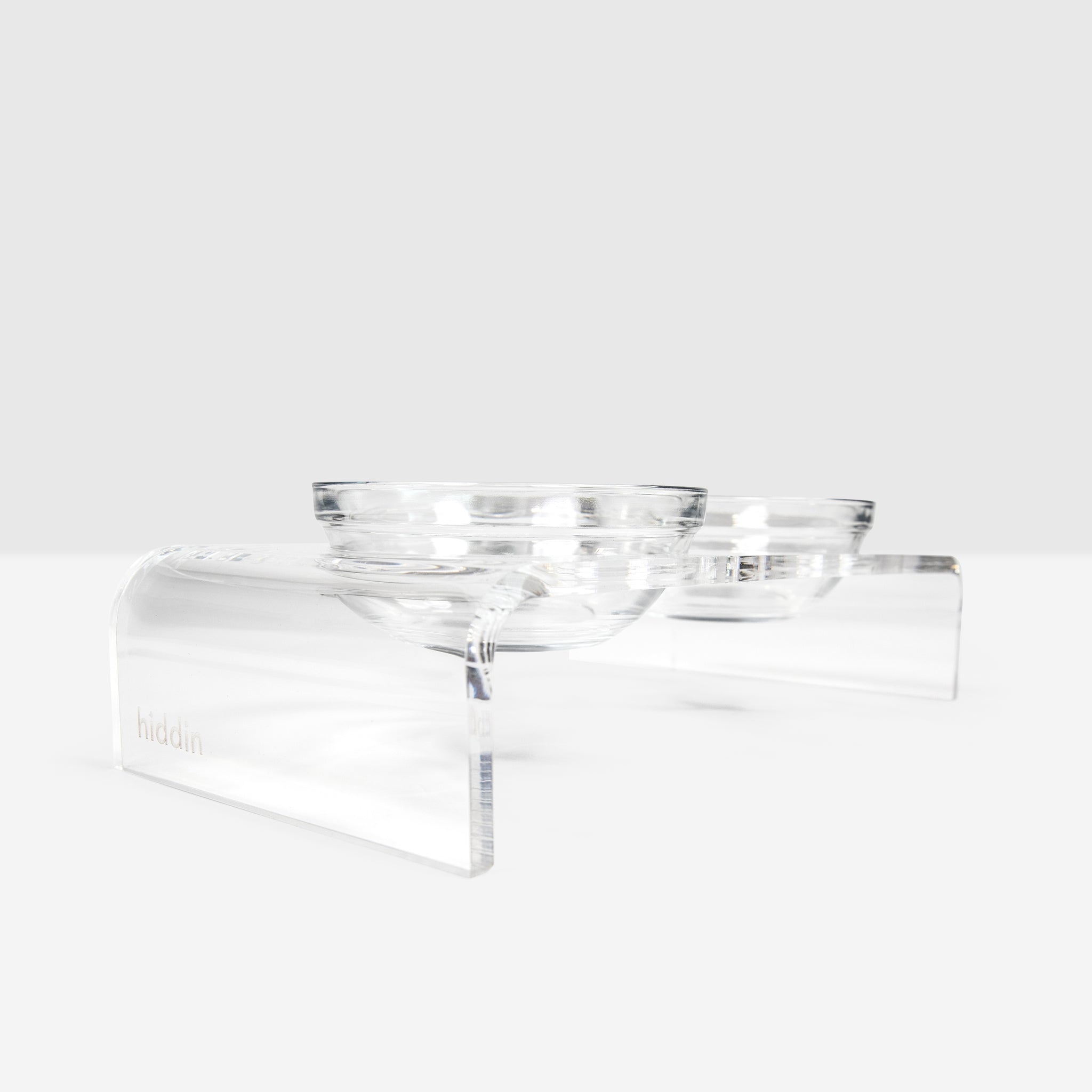 hiddin acrylic feeder