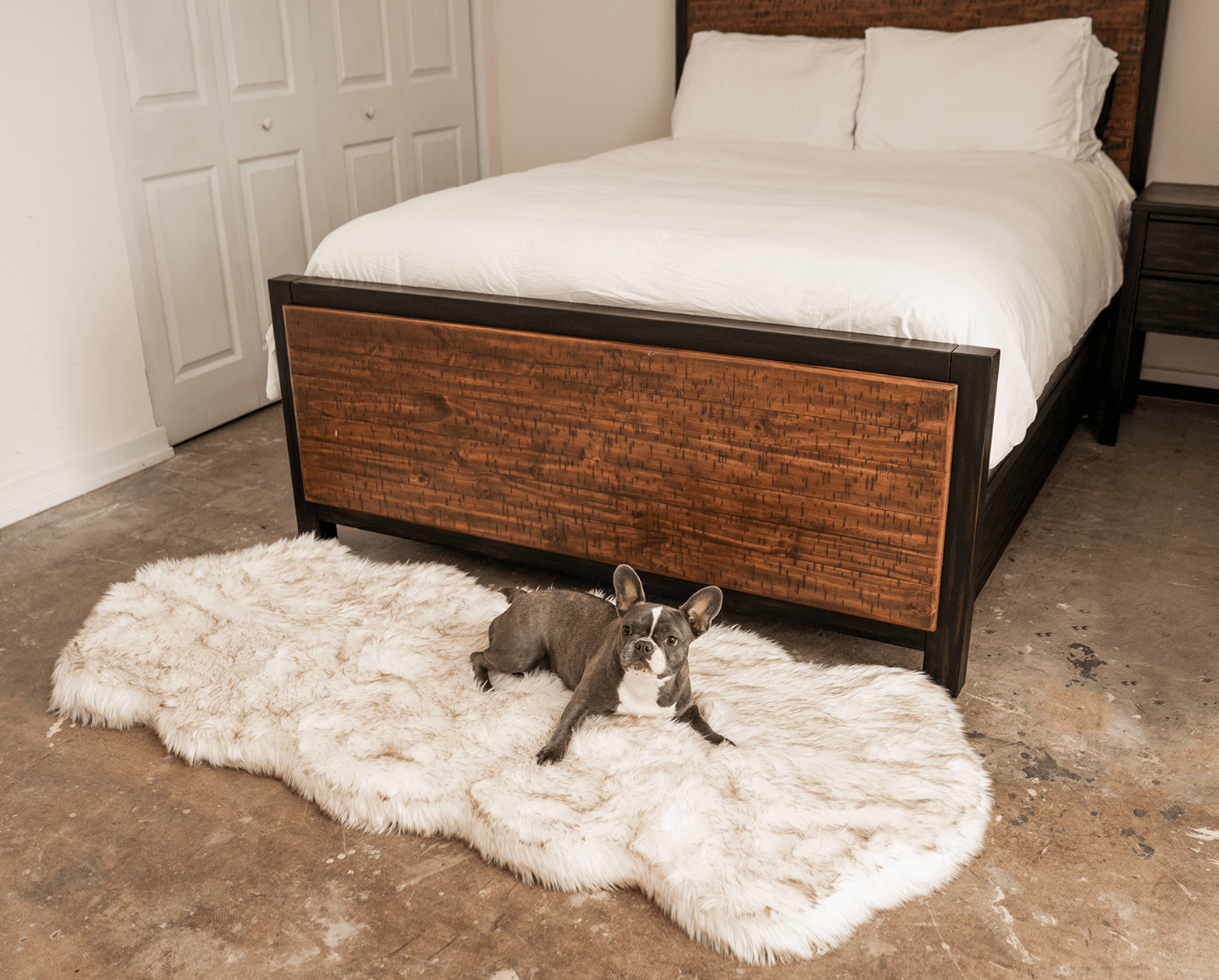 Puprug Orthopedic Faux Fur Memory Foam Dog Bed - Curve White with Brown Accents