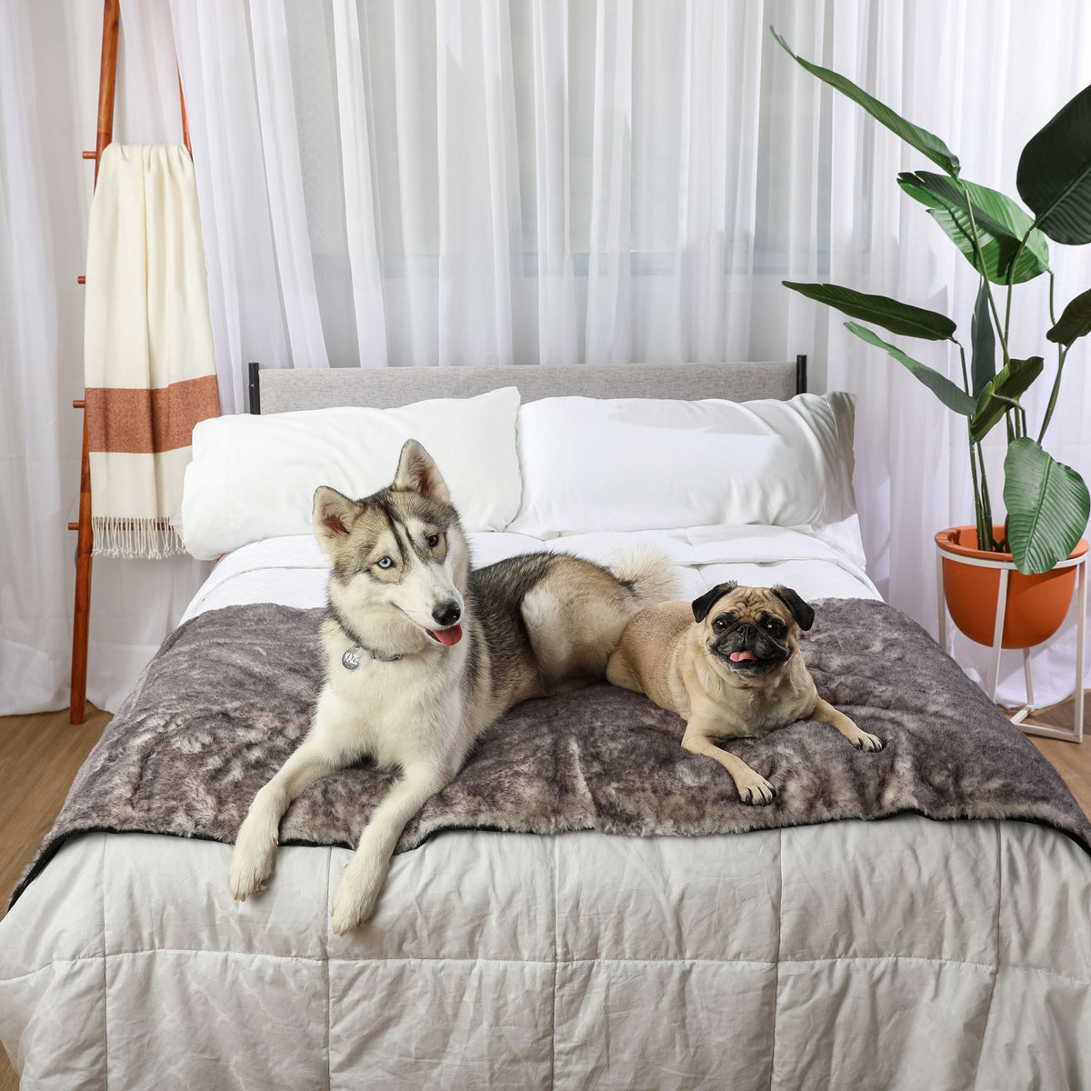 PupProtector luxe waterproof bed runner in chinchilla faux fur, photo 4