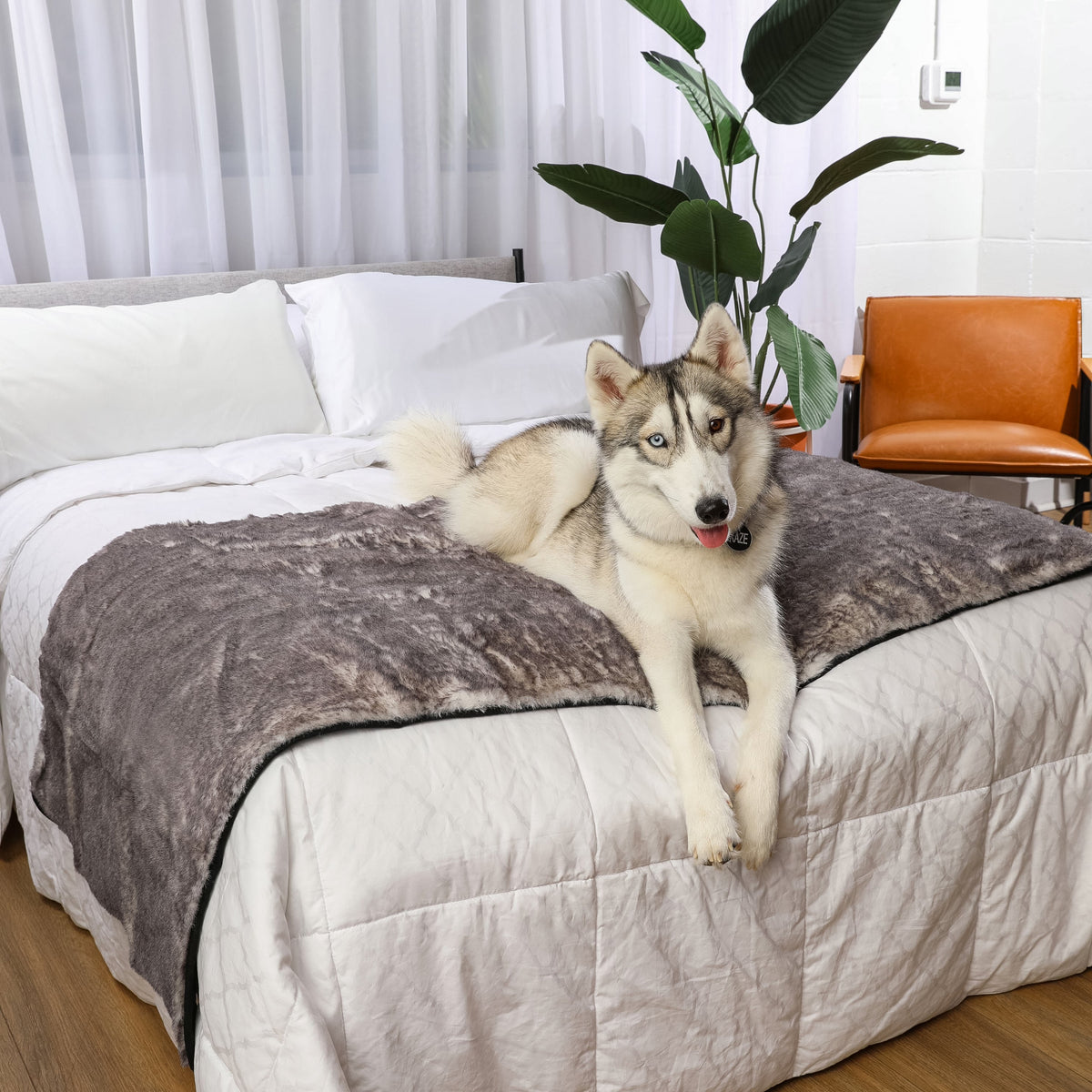 PupProtector luxe waterproof bed runner in chinchilla faux fur, photo 14