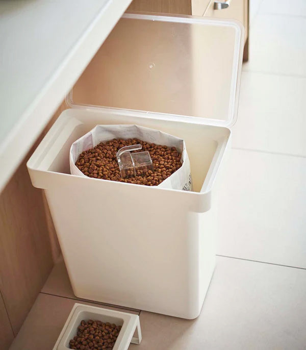 Airtight dog food storage with kibble in it