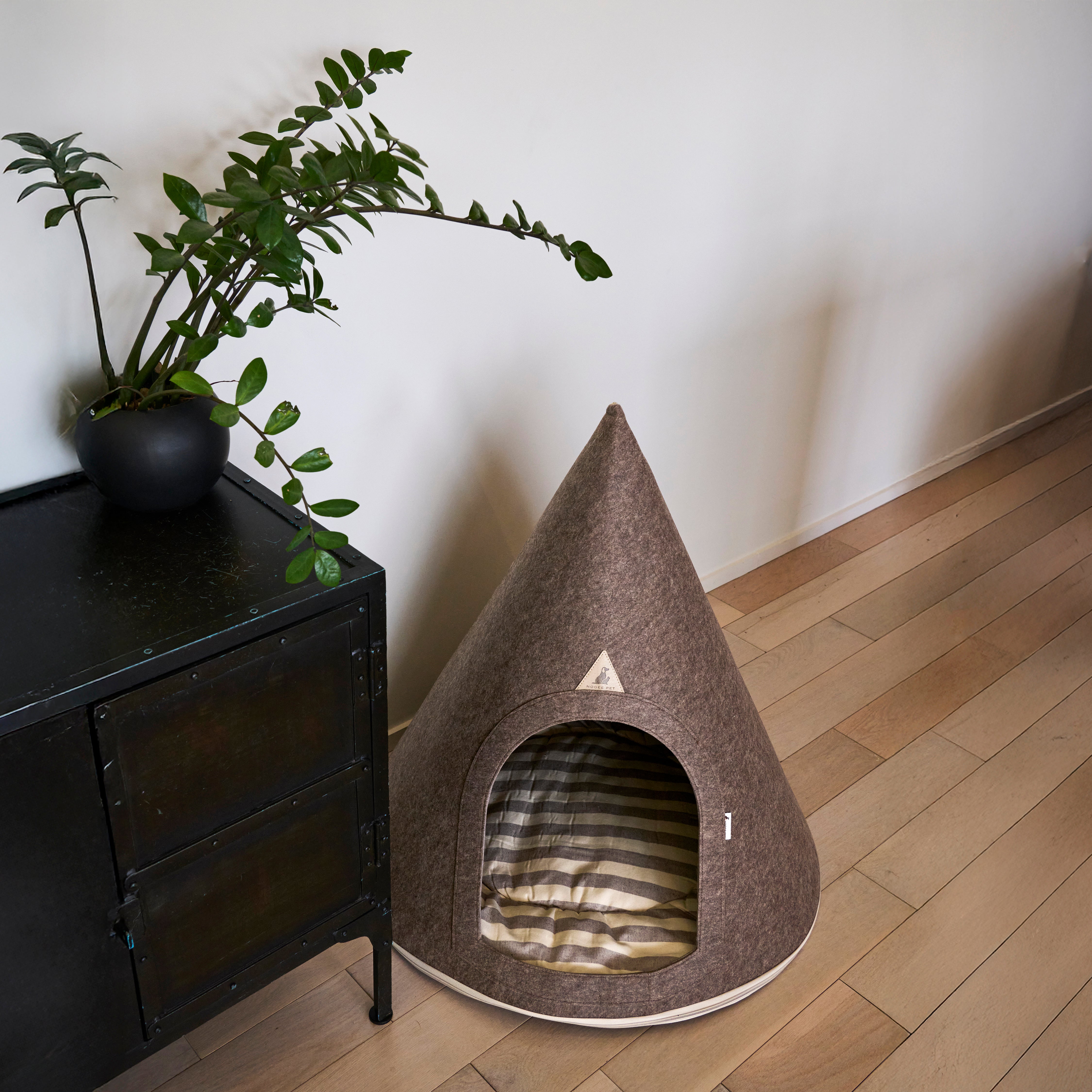 Nooee Pet Cave | A Cozy Bed For Pets From 4 lbs to 55 lbs