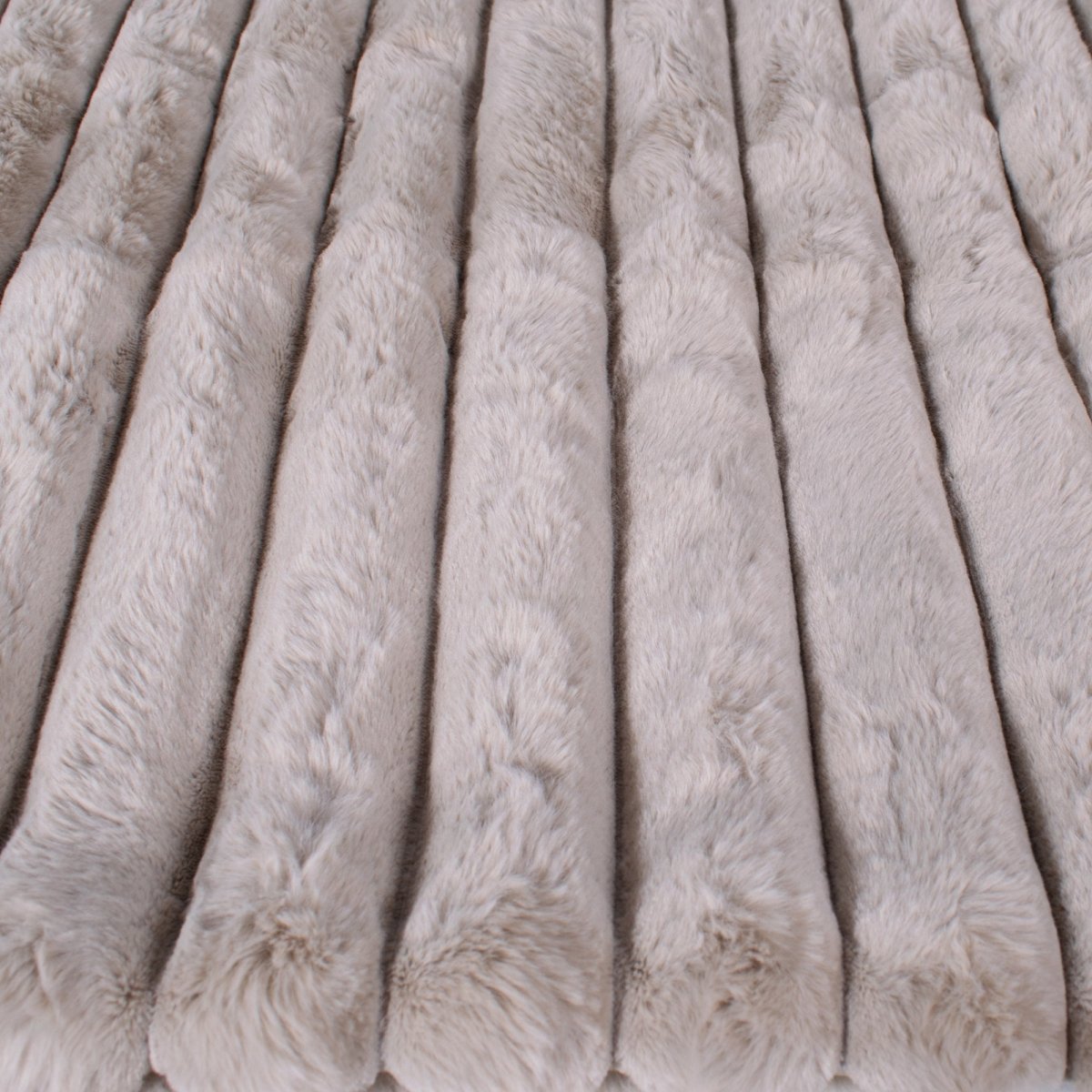 Luxury Faux Fur NonToxic Throw For Cats & Dogs