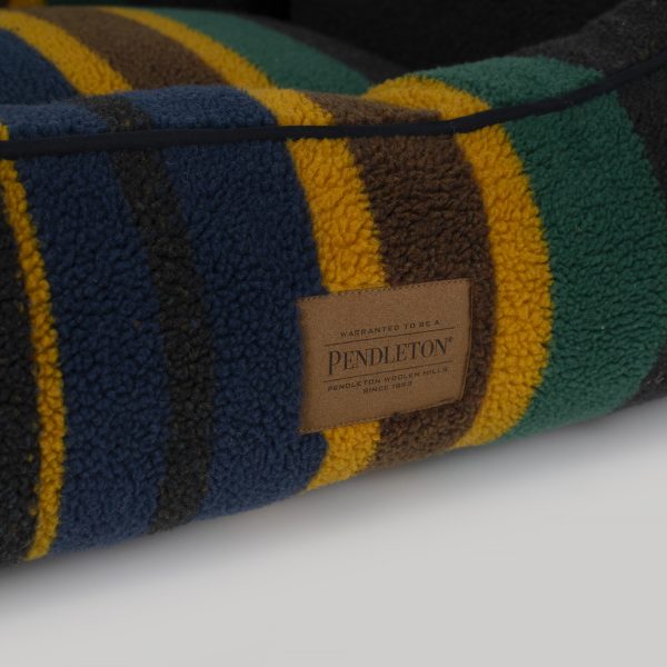 Pendleton kuddler bed vintage camp