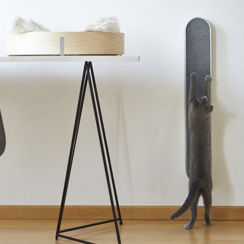 Shop the most stylish cat scratcher Volto from Miacara
