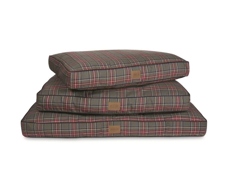 Pendleton dog beds for medium to extra large size dogs in tartan  fabric.